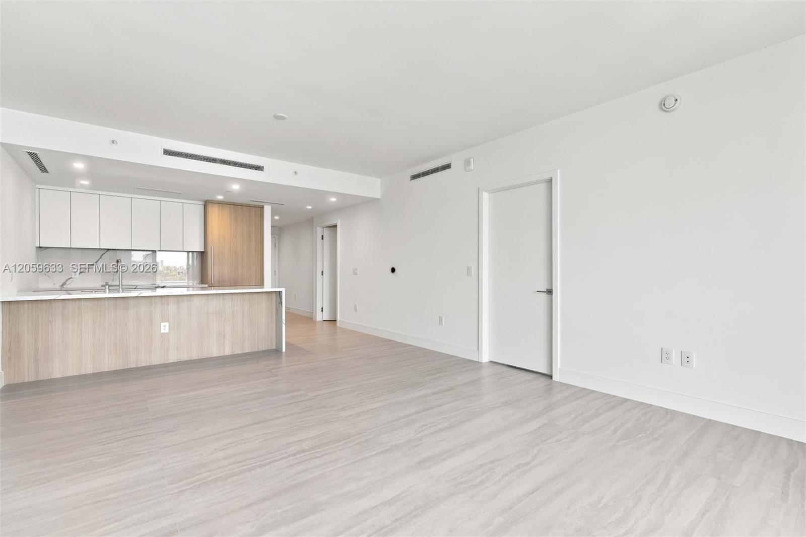 2411 Laguna Circle 209 — photo 2