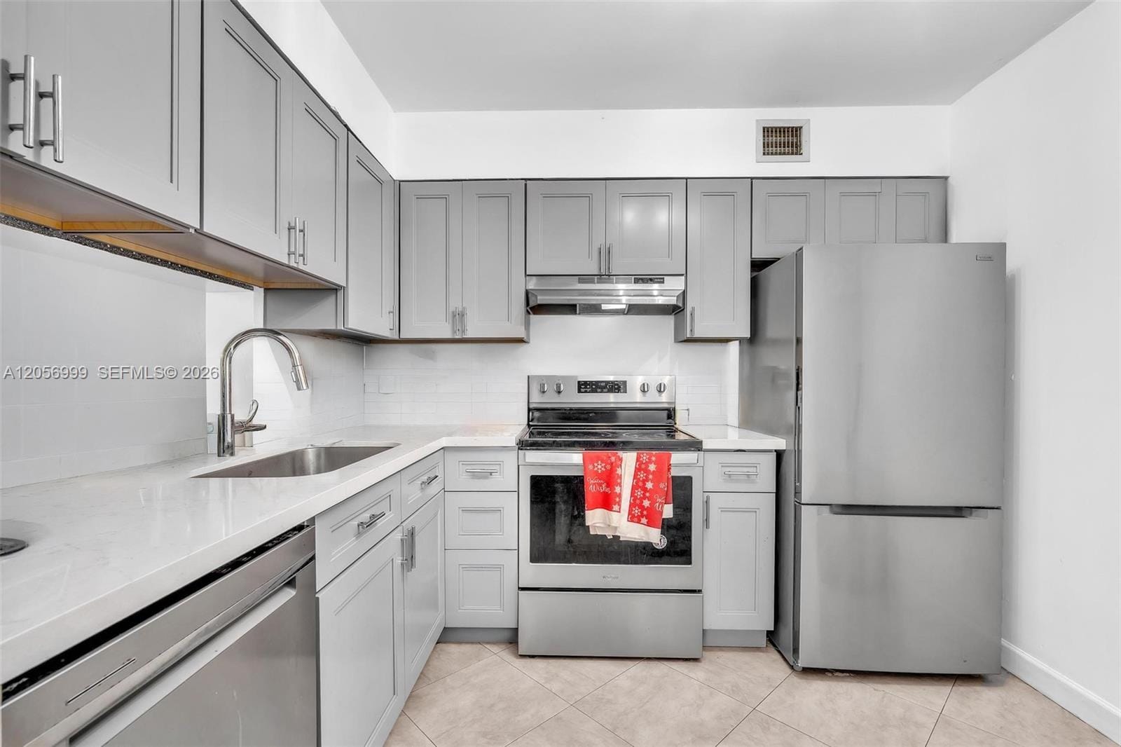 3021 N Oakland Forest Drive 208 — photo 3