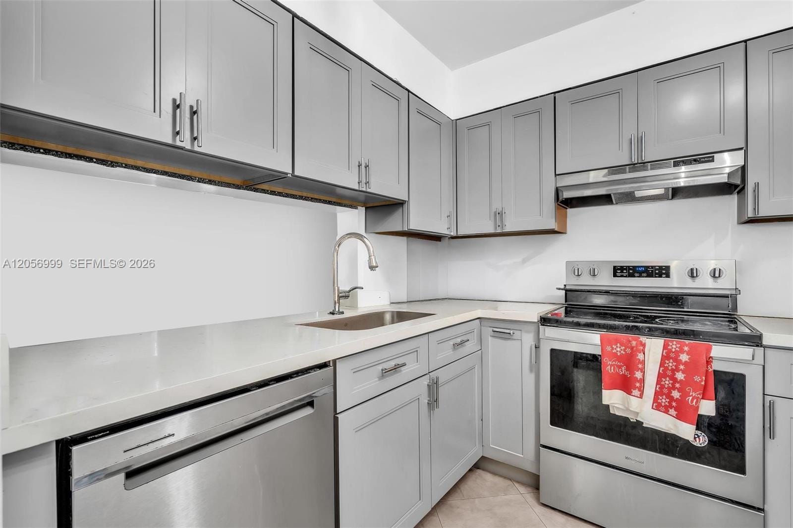 3021 N Oakland Forest Drive 208 — photo 4