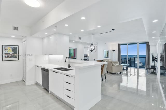 335 S Biscayne Boulevard 3807, Miami, FL 33131