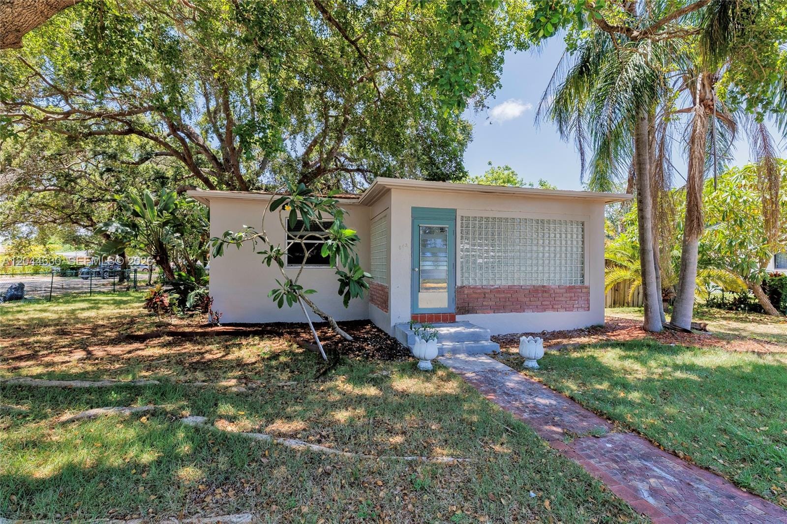 Pending home at 842 S 28th Avenue, Hollywood, FL 33020