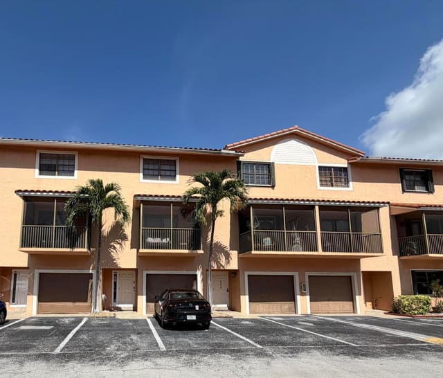 9908 HAMMOCKS Boulevard 103-42, Miami, FL 33196