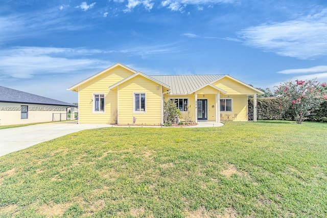 374 Parker Street NE, Lake Placid, FL 33852