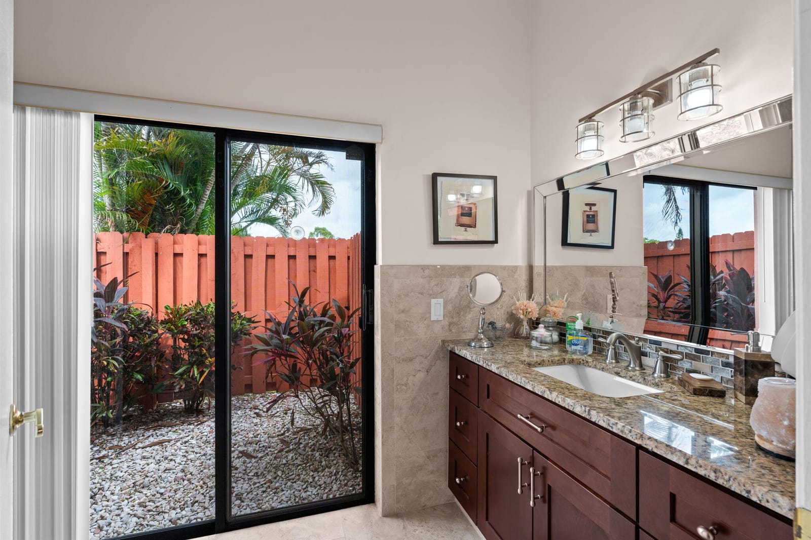 21082 Rustlewood Avenue — photo 4