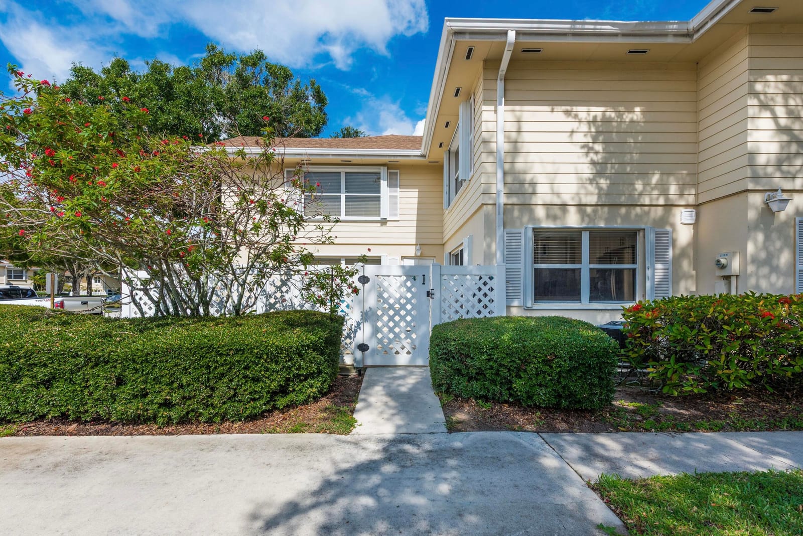 Pending home at 8135 Bridgewater Court 35C, Lake Clarke Shores, FL 33406
