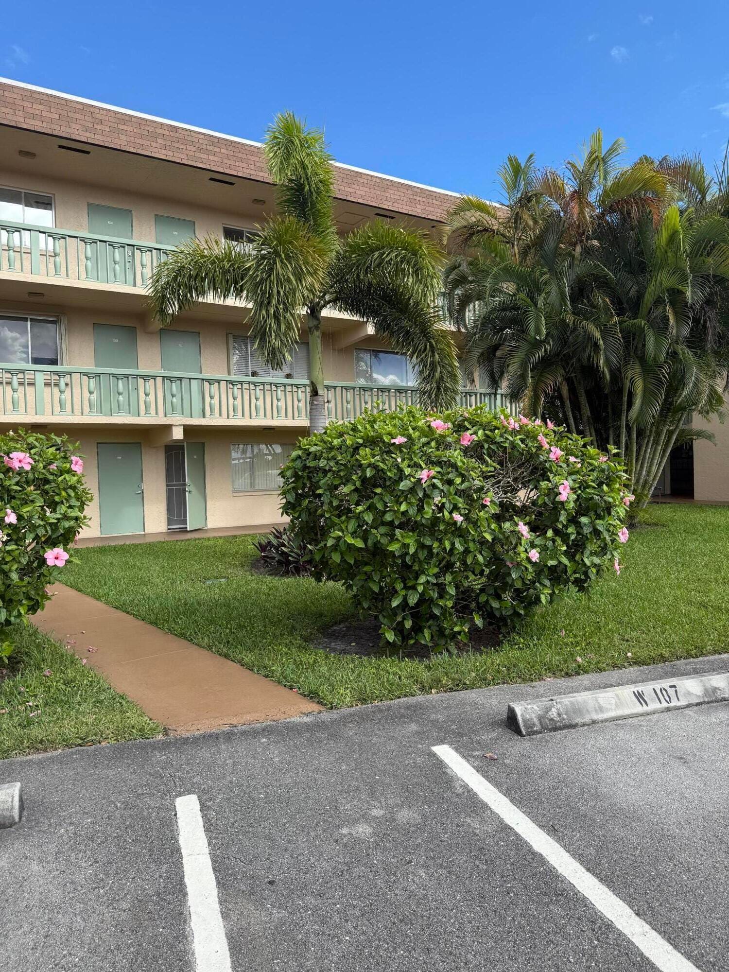 400 VILLAGE GREEN Circle W 105 — photo 2