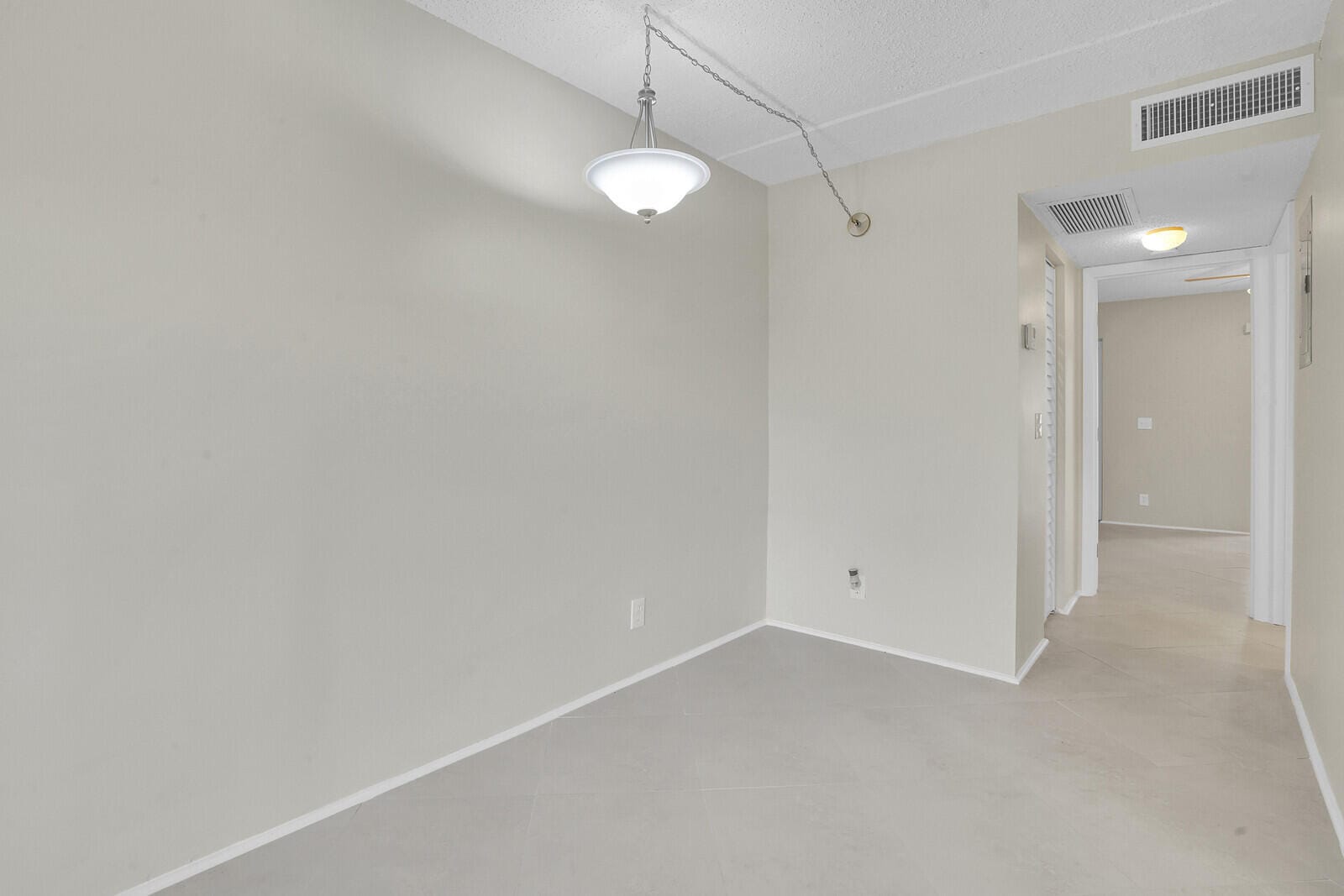 400 VILLAGE GREEN Circle W 105, Palm Springs, FL 33461 photo 13