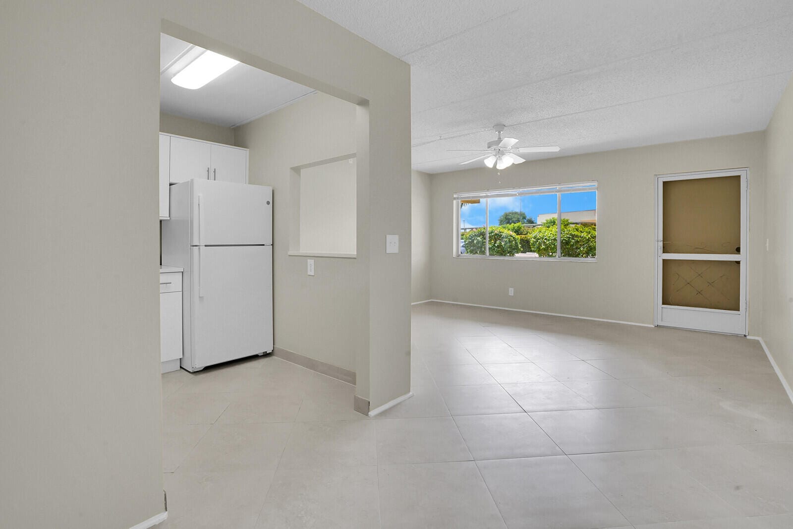 400 VILLAGE GREEN Circle W 105, Palm Springs, FL 33461 photo 16