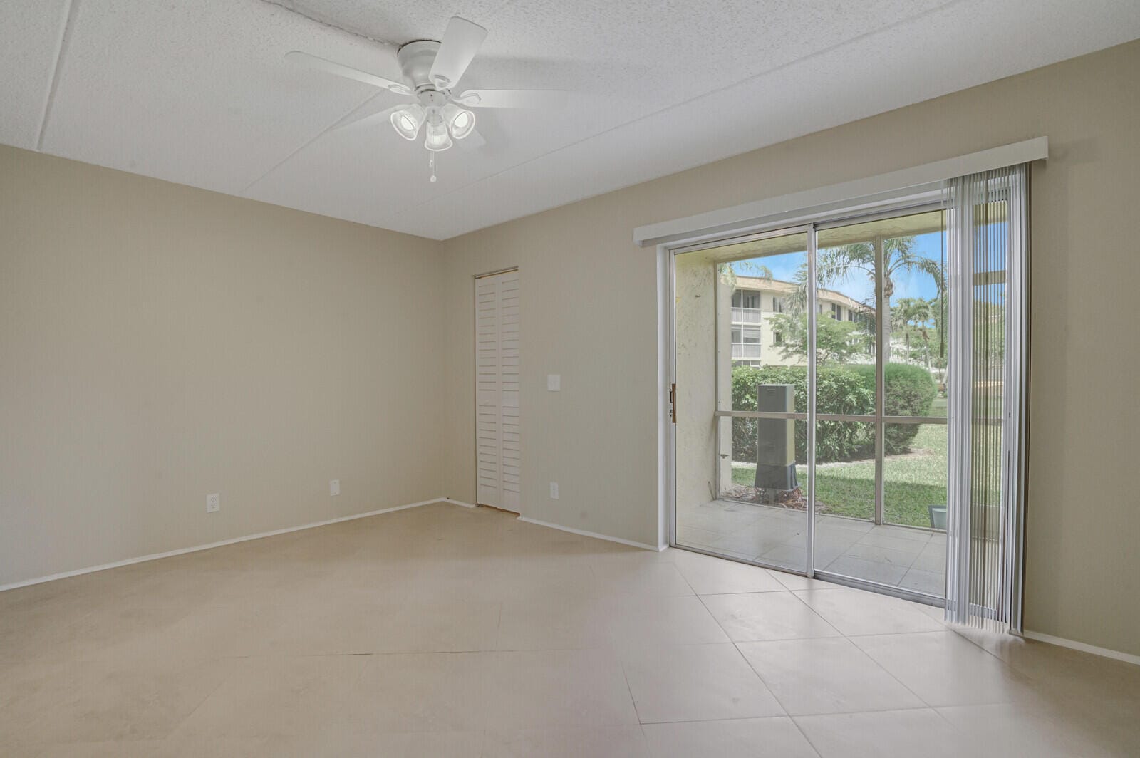 400 VILLAGE GREEN Circle W 105, Palm Springs, FL 33461 photo 21