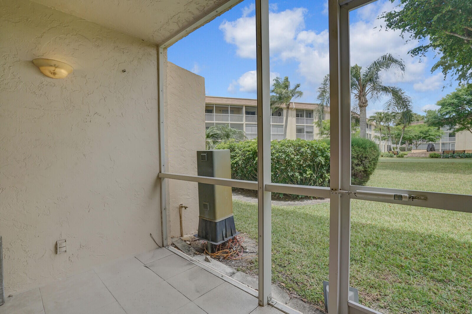 400 VILLAGE GREEN Circle W 105, Palm Springs, FL 33461 photo 25