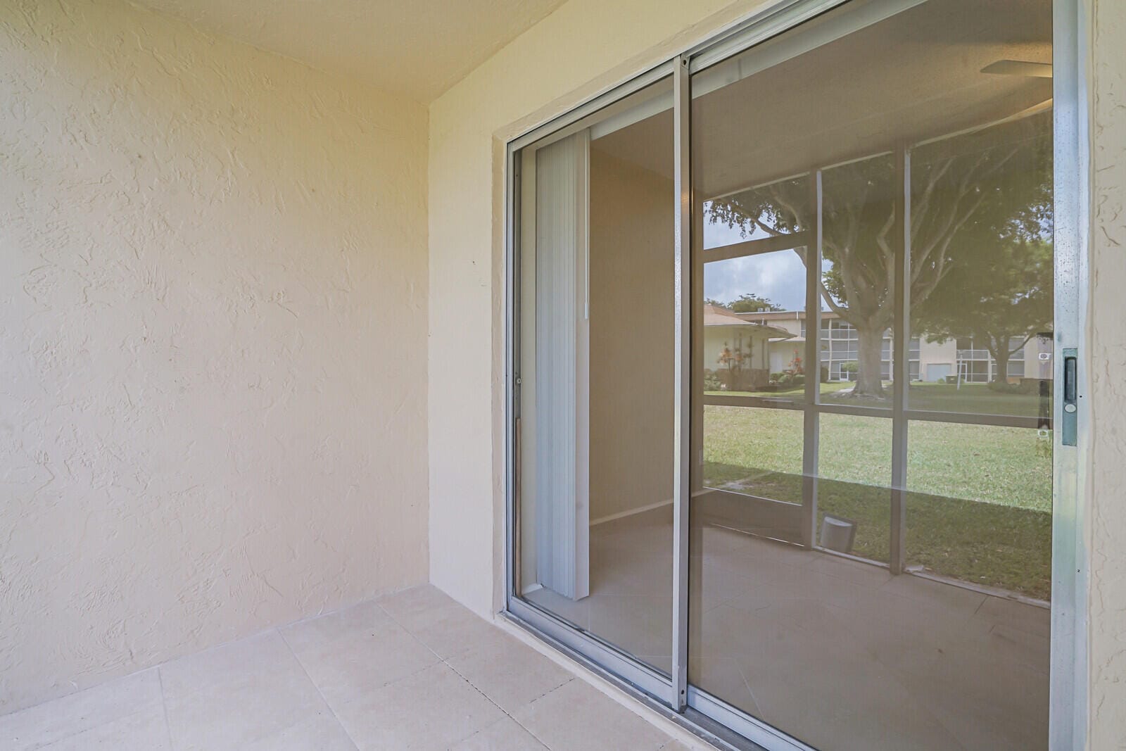 400 VILLAGE GREEN Circle W 105, Palm Springs, FL 33461 photo 26