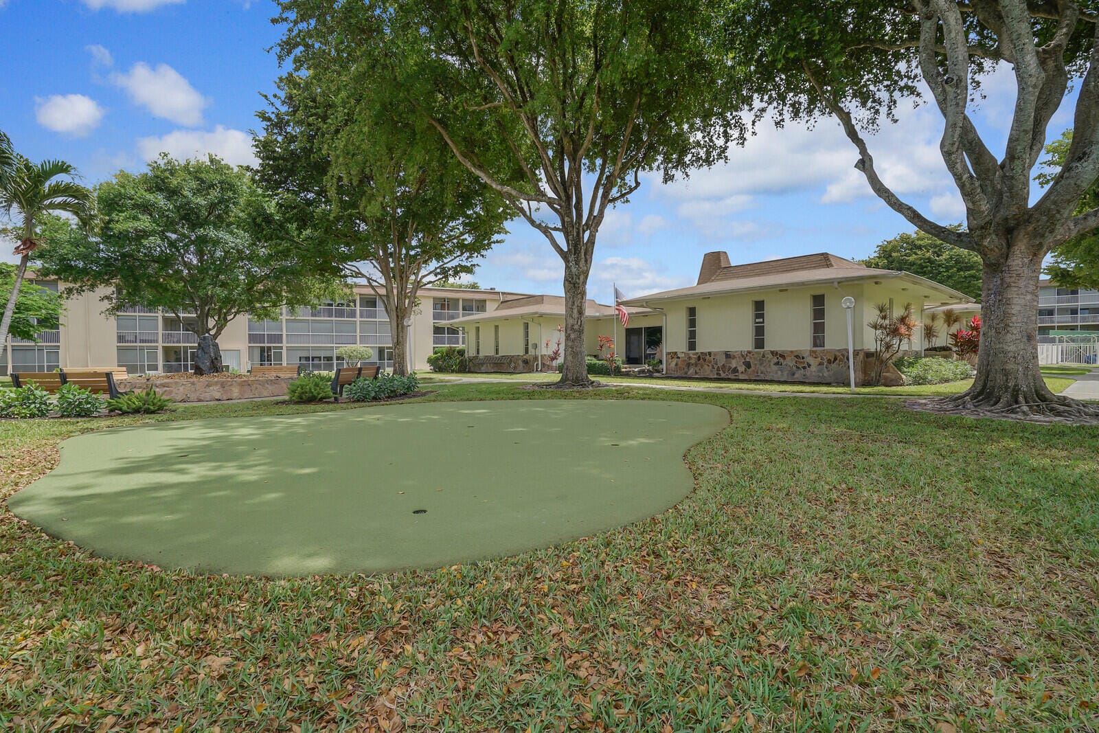 400 VILLAGE GREEN Circle W 105, Palm Springs, FL 33461 photo 30
