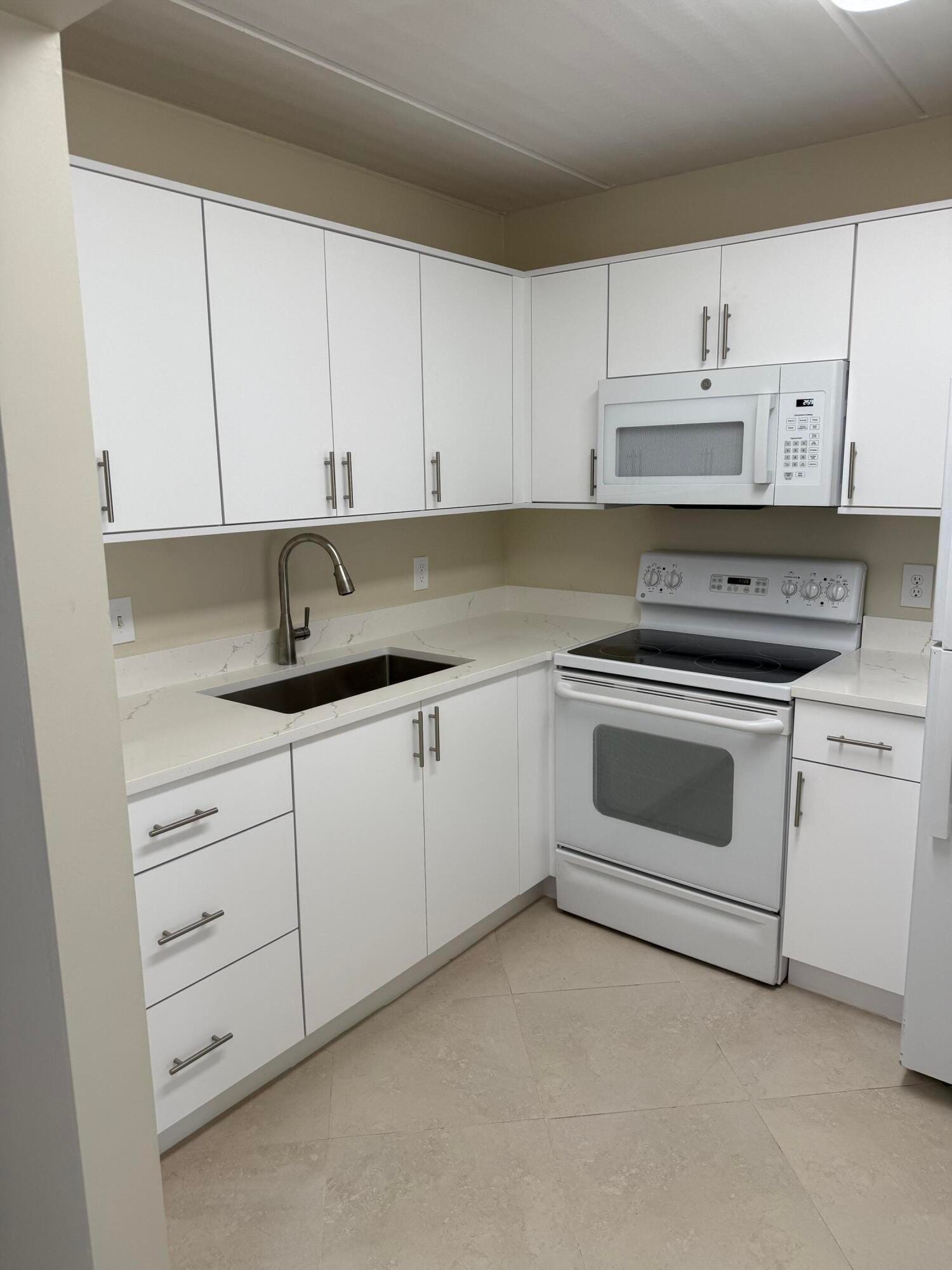 400 VILLAGE GREEN Circle W 105 — photo 4