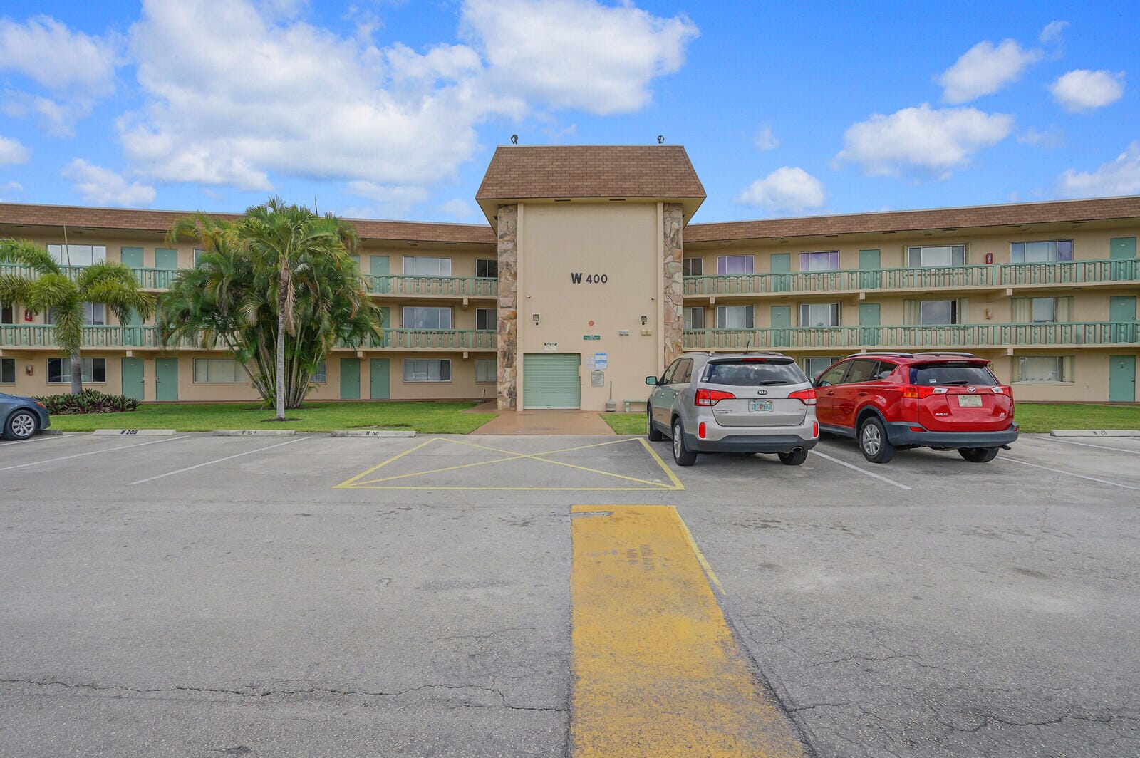 400 VILLAGE GREEN Circle W 105 — photo 7