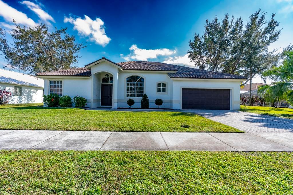 Pending home at 1255 SW Maplewood Drive, Port St. Lucie, FL 34986