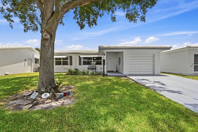 8960 NW 12TH Place, sold in Lauderdale West, Fort Lauderdale, FL