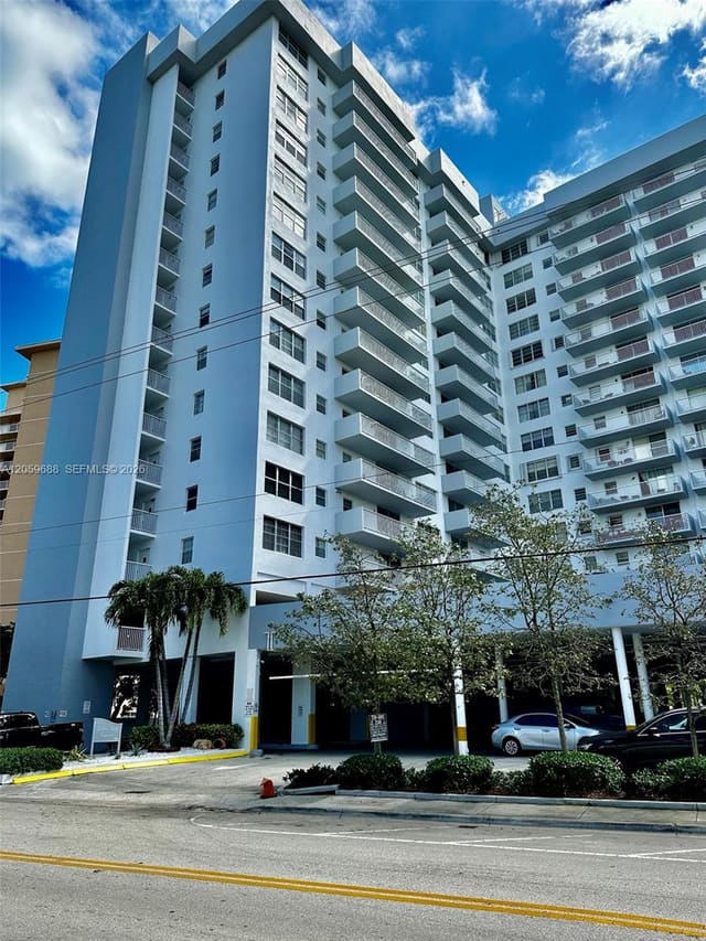 137 Golden Isles Drive 512, Hallandale Beach, FL 33009