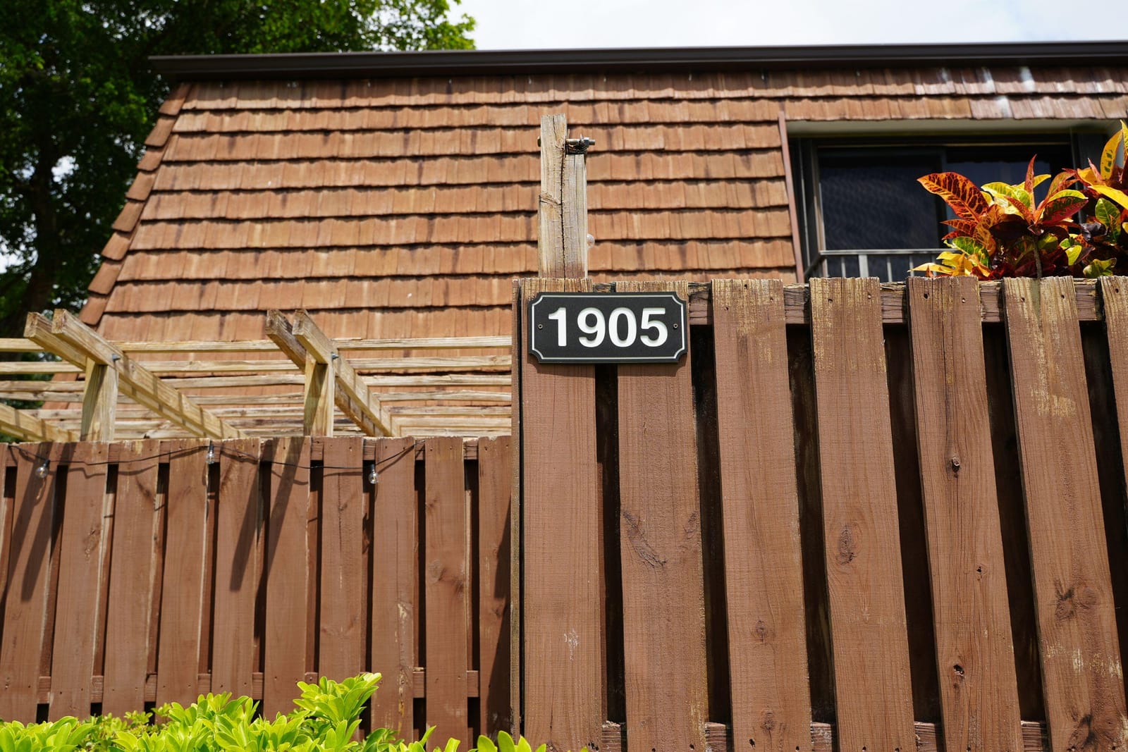 1905 19th Lane — photo 3