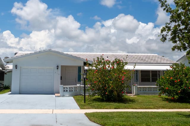 715 SW 18TH Street, sold in Palm Beach Leisureville Replat, Boynton Beach, FL