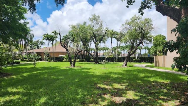 10985 SW 107th Street 304, Miami, FL 33176