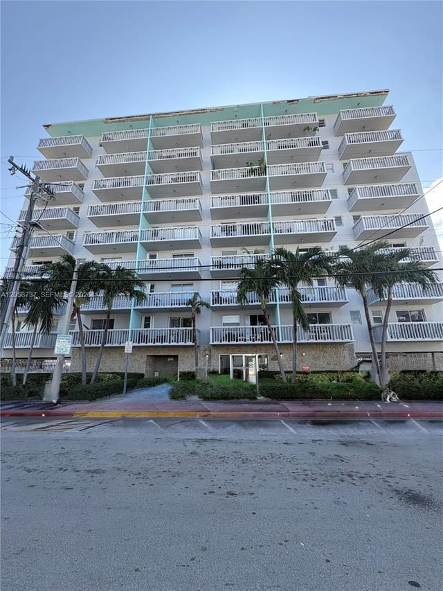 7620 Carlyle Avenue 502, Miami Beach, FL 33141