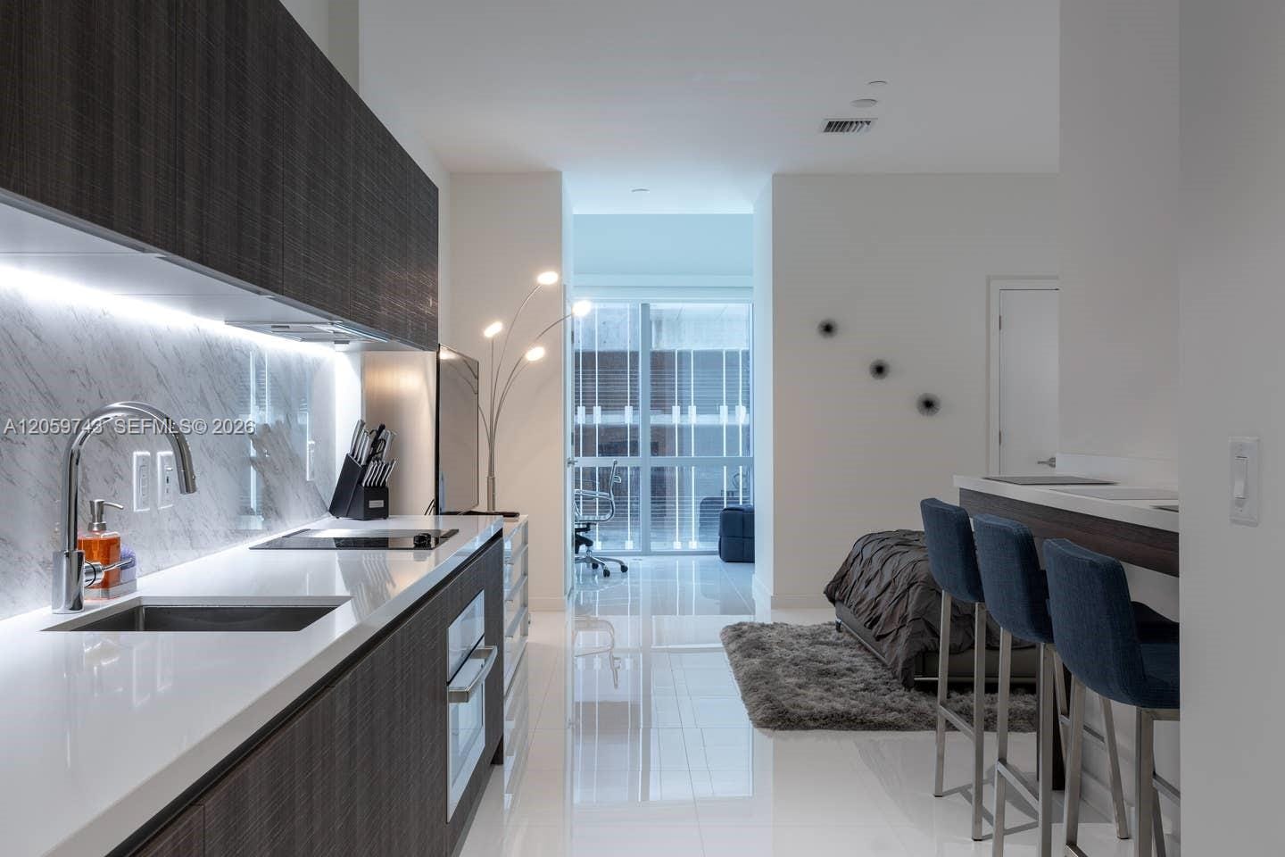 851 NE 1st Avenue 503, Miami, FL 33132 photo 2