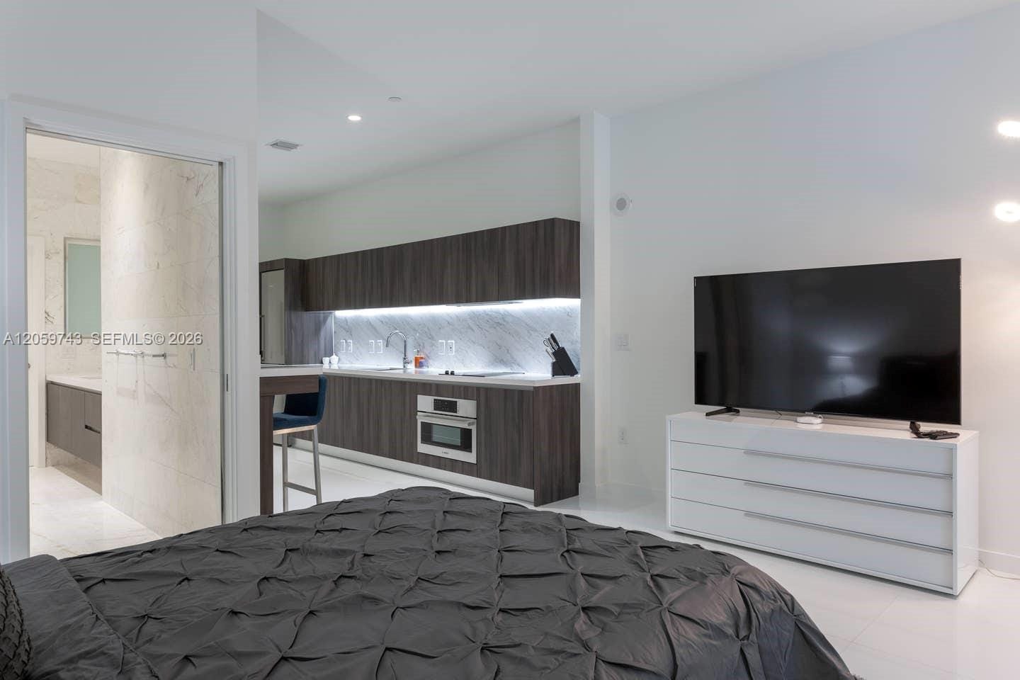 851 NE 1st Avenue 503, Miami, FL 33132 photo 14