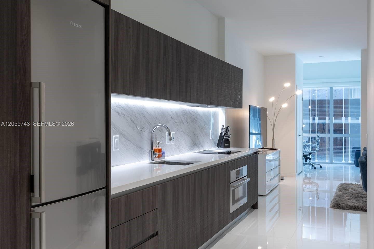 851 NE 1st Avenue 503, Miami, FL 33132 photo 3