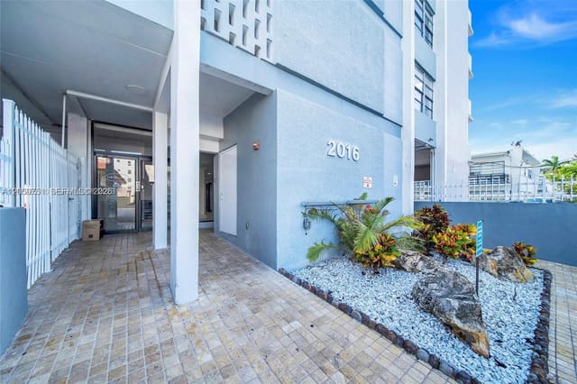 2016 Bay Drive 304, Miami Beach, FL 33141