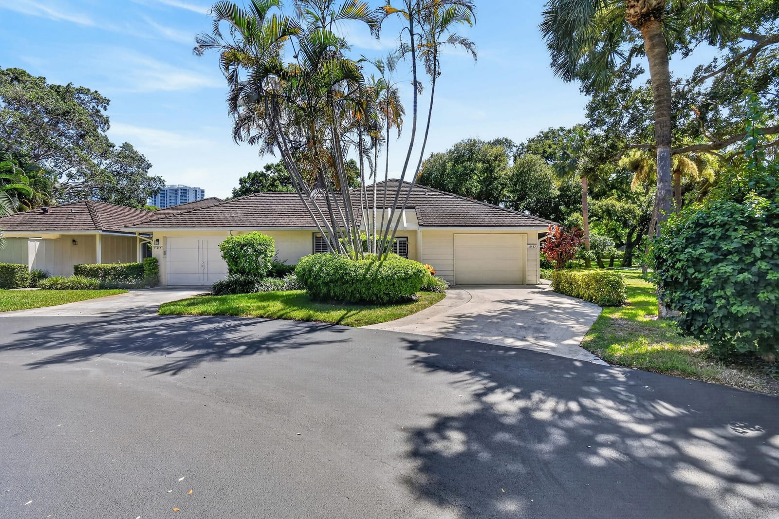 11453 SHADY OAKS Lane — photo 2