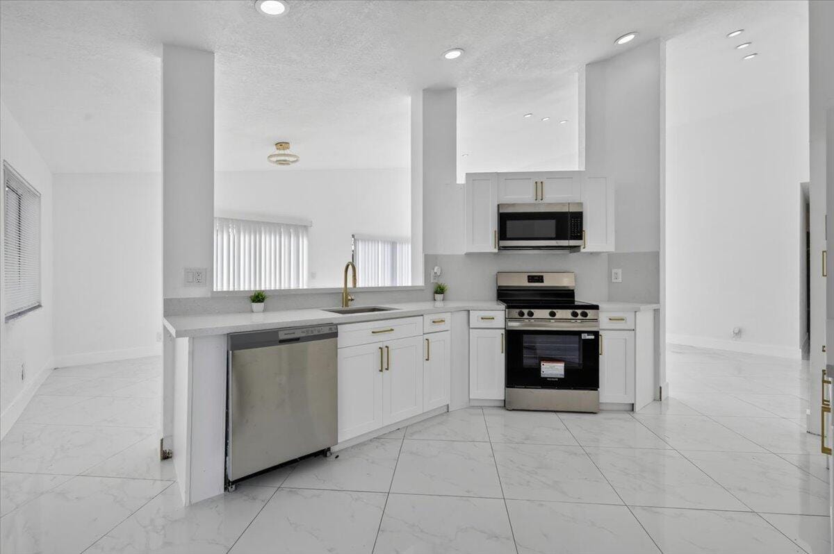 3090 Thames Way, Miramar, FL 33025 photo 8