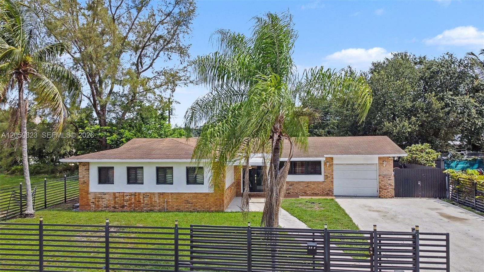 Pending home at 3281 NW 212th Street, Miami Gardens, FL 33056