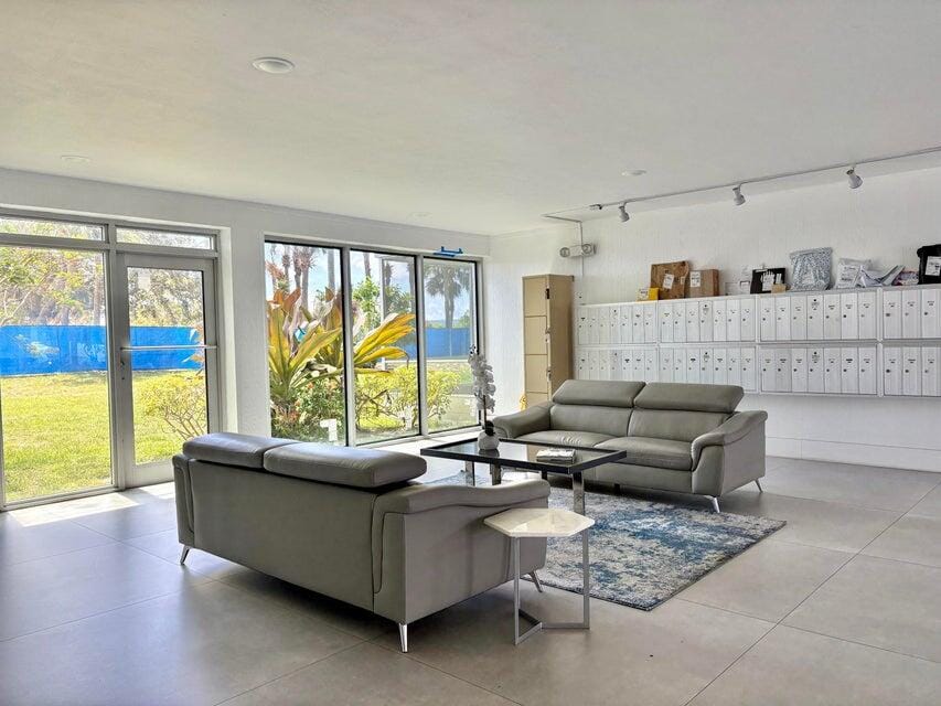 5700 NW 2nd Avenue 202, Boca Raton, FL 33487 photo 2