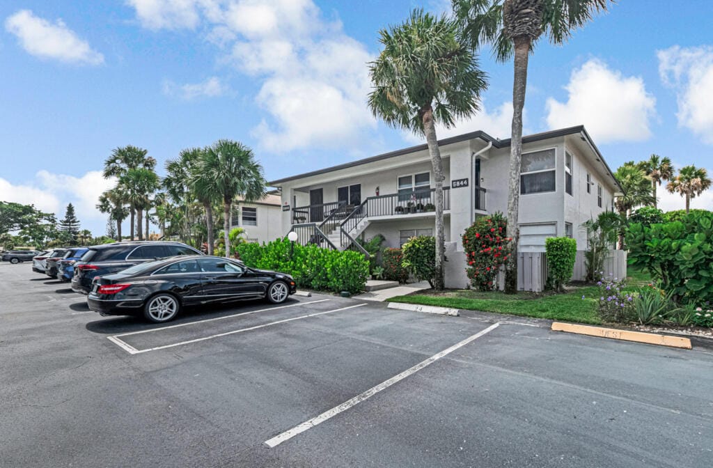 5844 Areca Palm Court C — photo 3