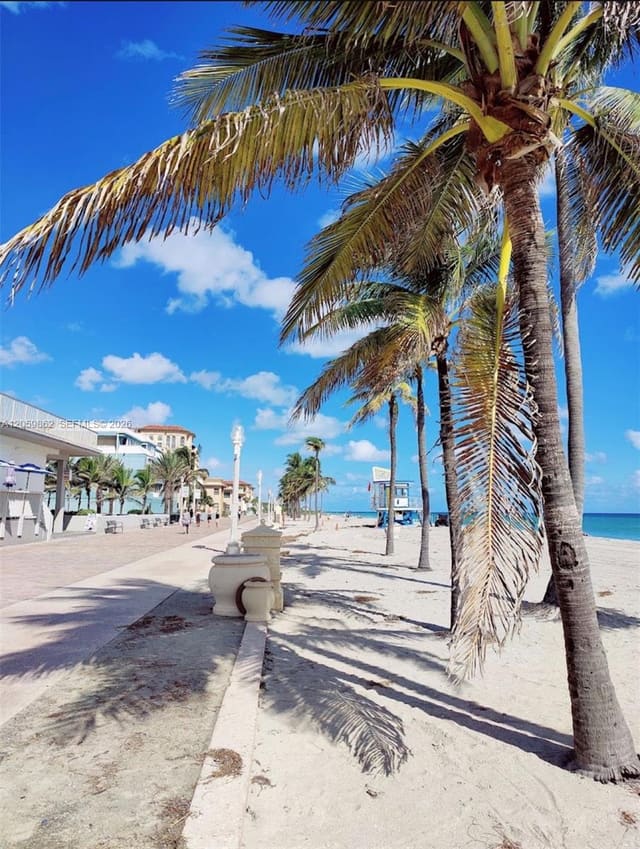 326 Harrison Street 106A, Hollywood, FL 33019