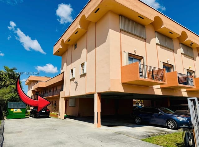 1100 W 35th Street 8, Hialeah, FL 33012