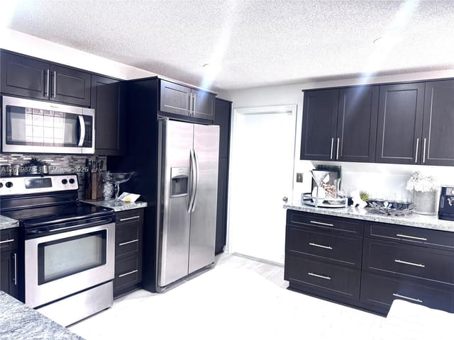 1543 Barcelona Way 5-30, Sectors 3 & 4 Boundary Pl, Weston, FL
