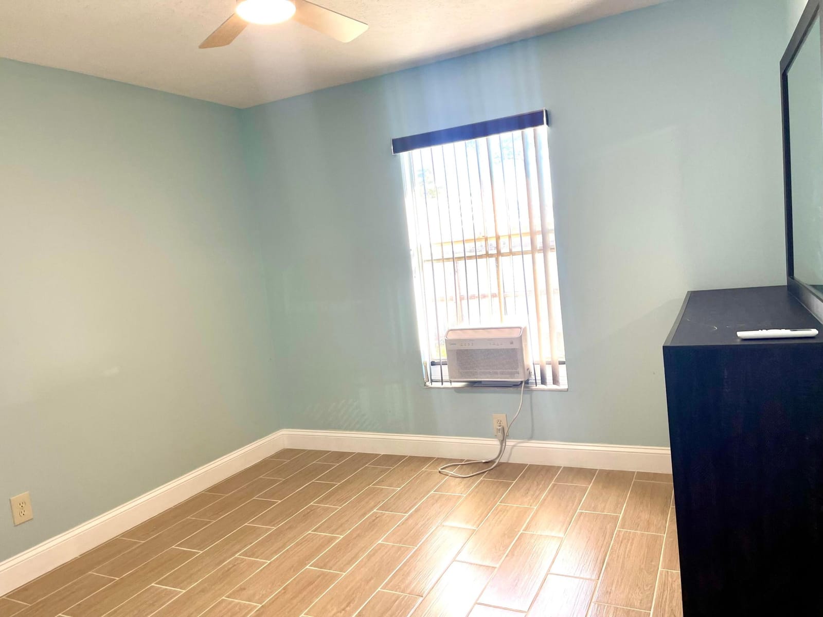 5753 SE MERCEDES Avenue — photo 8