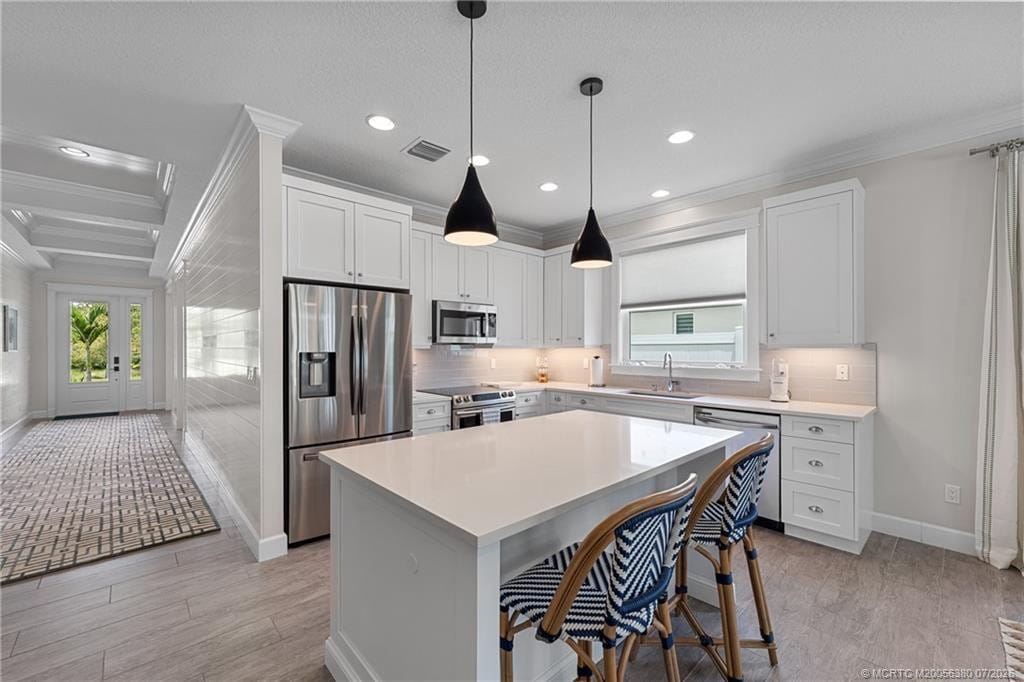 1868 SW Pinewood Way — photo 3