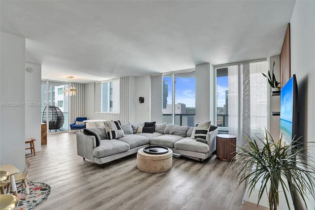 244 Biscayne Boulevard 3409, Miami, FL 33132