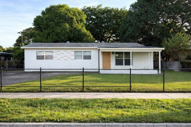 2950 NW 20th Street, sold in ZIP 33311, Lauderdale Lakes, FL