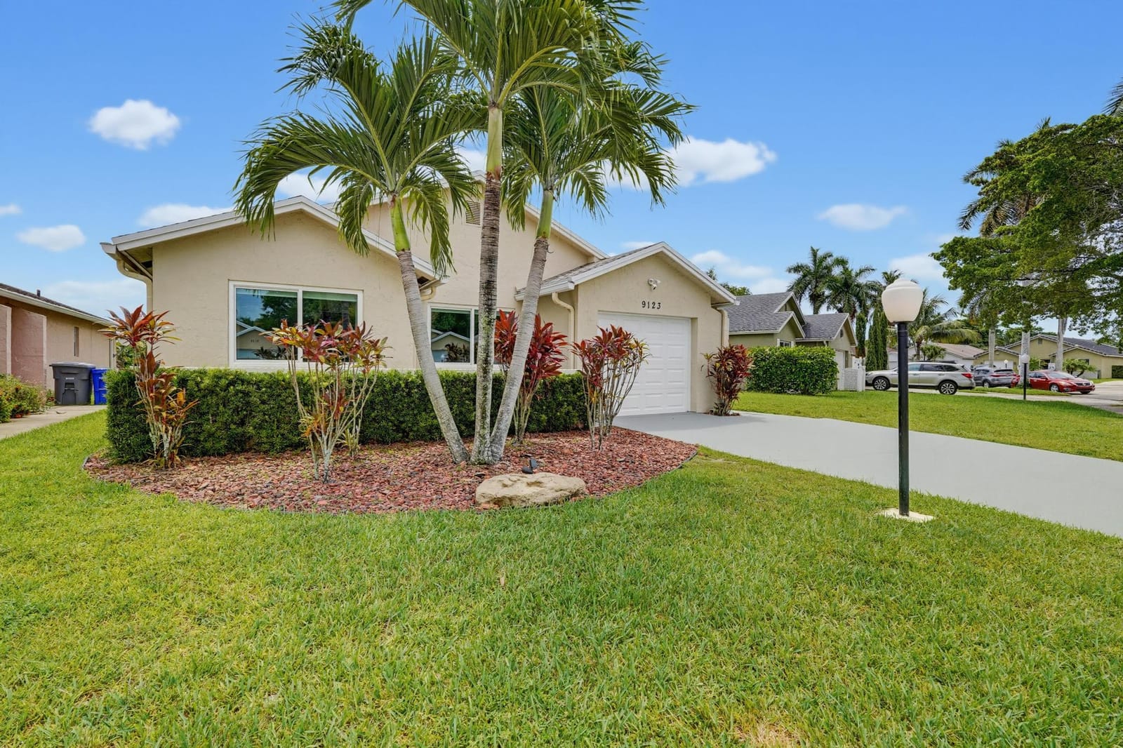 9123 PINE SPRINGS Drive — photo 8