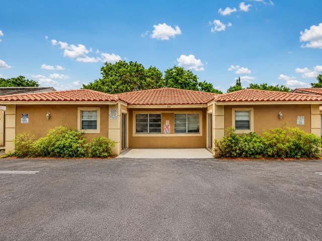 4125 WOODSIDE Drive 4, Coral Springs, FL 33065