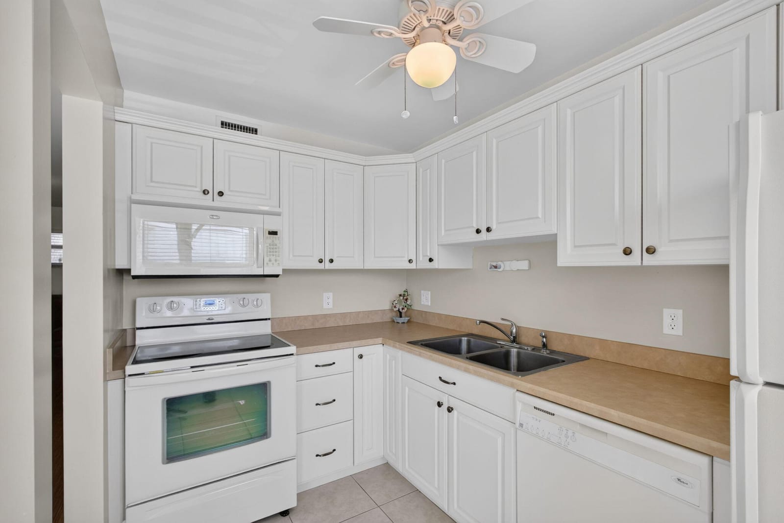 29 COLONIAL CLUB Drive 202 — photo 12