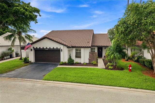 2083 Montpeliar, sold in Country Isles Patio Homes, Weston, FL