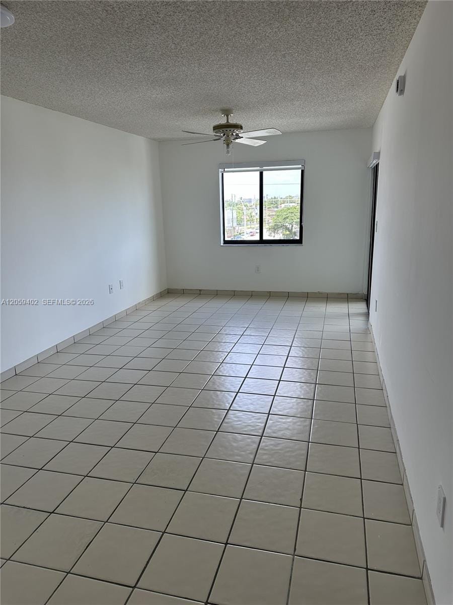 2046 W Flagler Street 409 — photo 2
