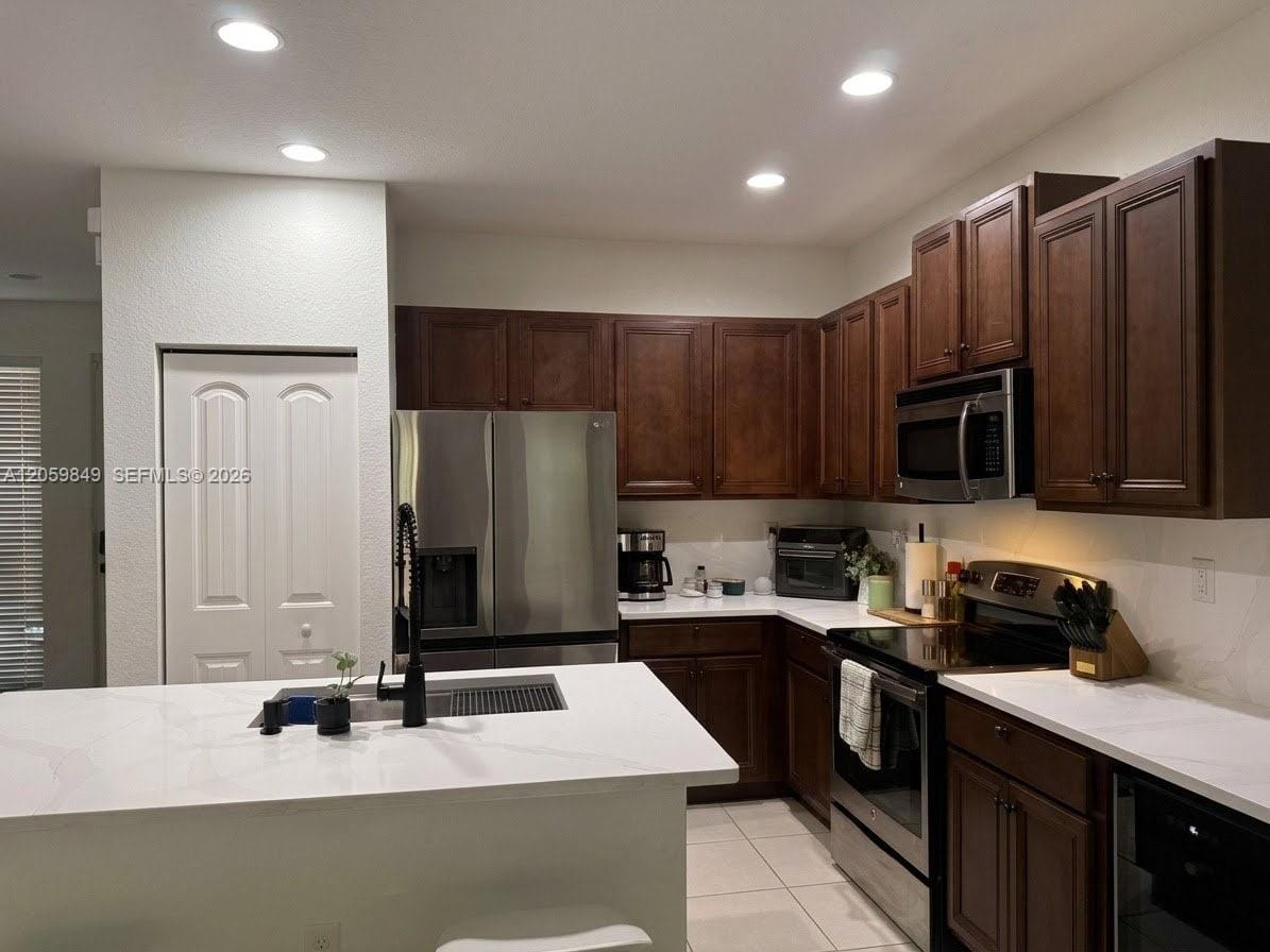 1091 NW 33rd Court — photo 5