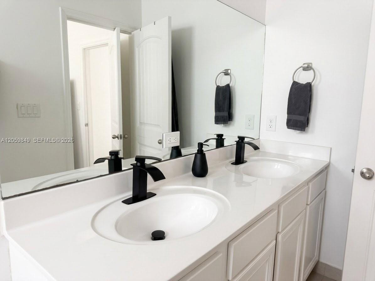 1091 NW 33rd Court — photo 10