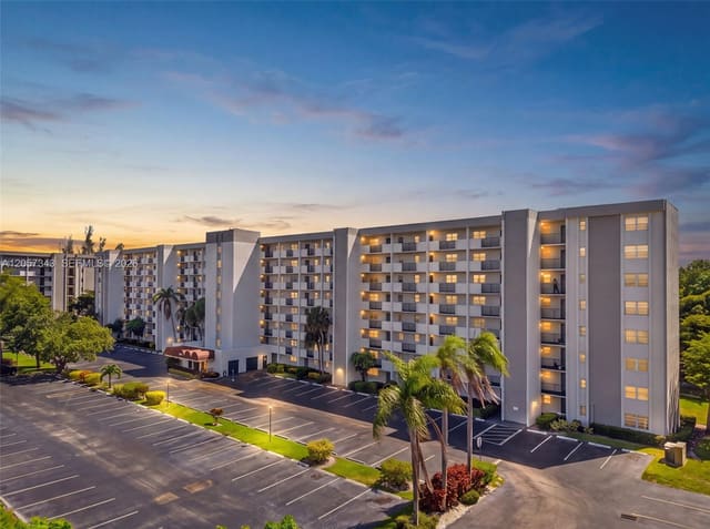 5900 NW 44th Street 414, Greens Of Inverrary, Lauderhill, FL
