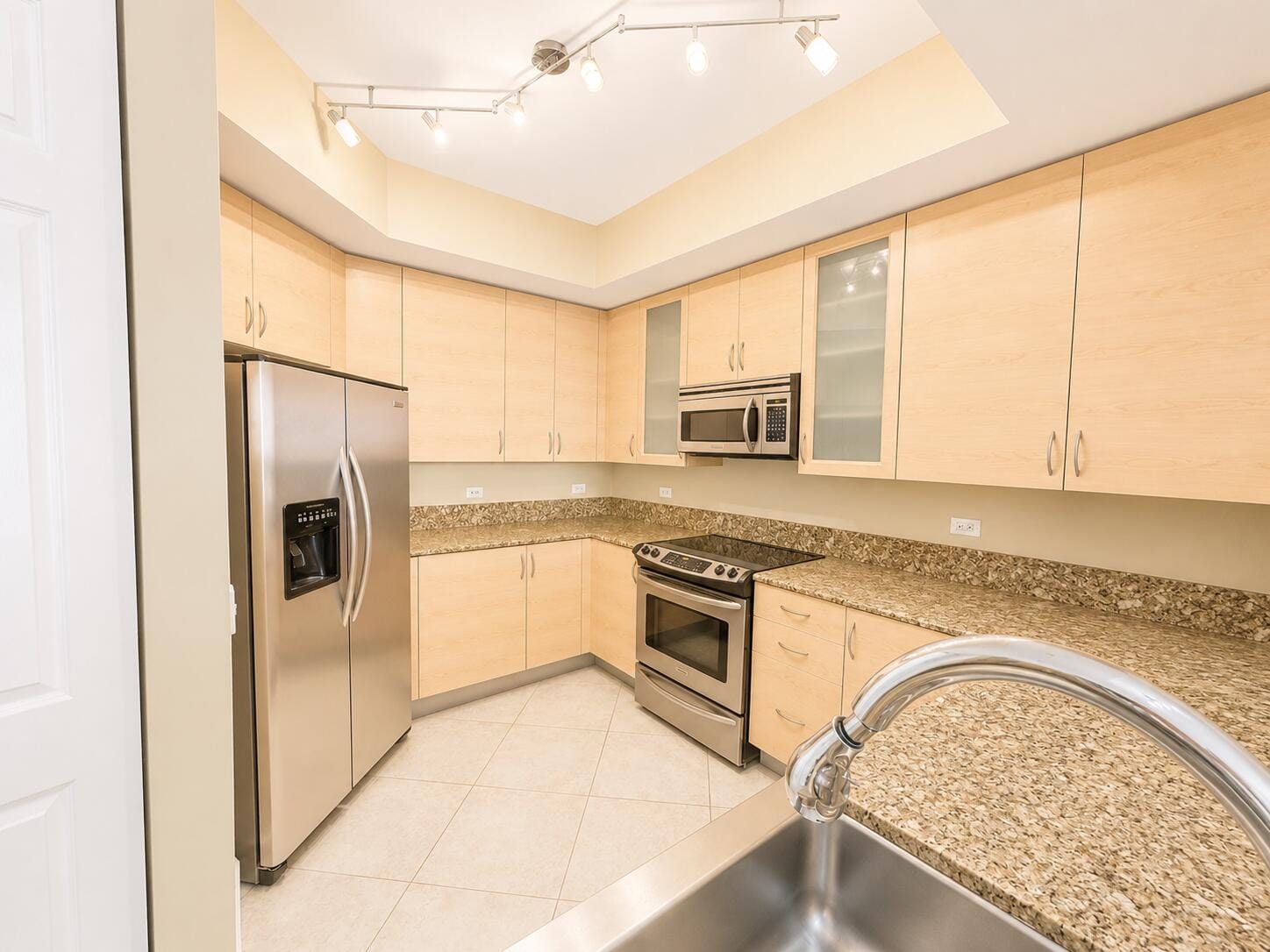 2625 NE 14th Avenue NE 406 — photo 3